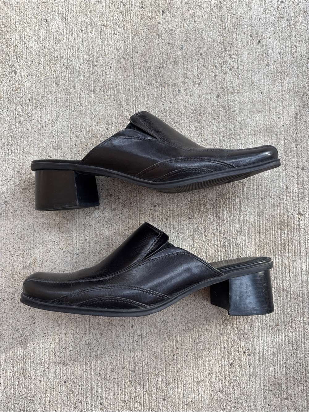 Women’s Black Leather Hush Puppies Square Toe Mules